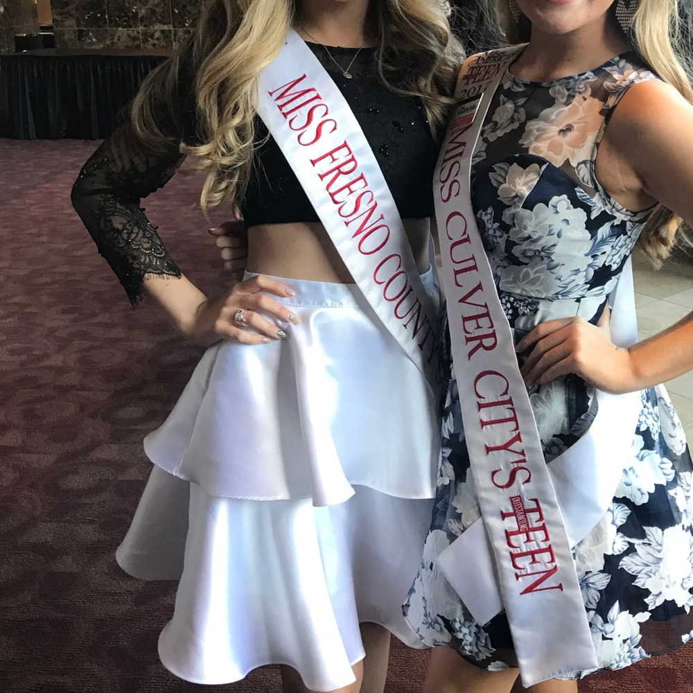 Two-piece short lace dress